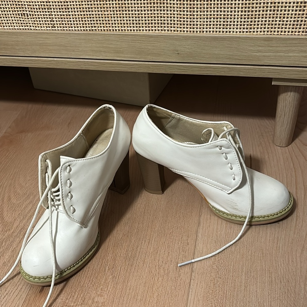 Vintage white heels size 6